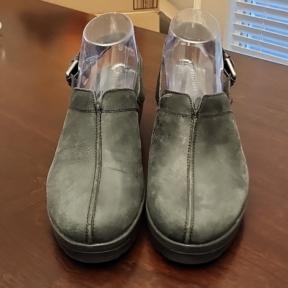 Easy Spirit black slip on clogs  Sz 8